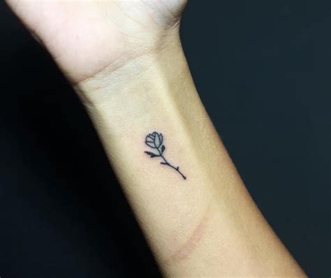 kleine tattoo motive frauen|mini tattoos für frauen.